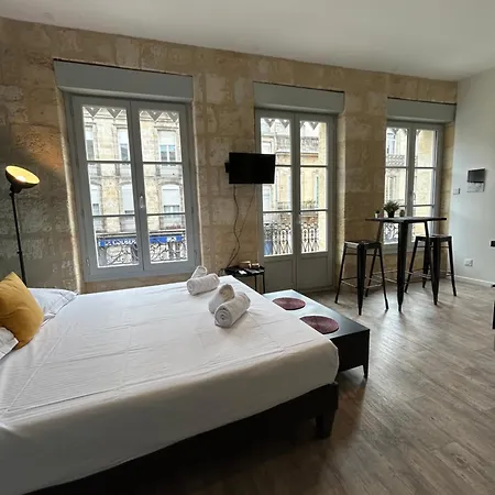 Superbe Avec Climatisation Et Belle Pierre Bordelaise Pour 2p *